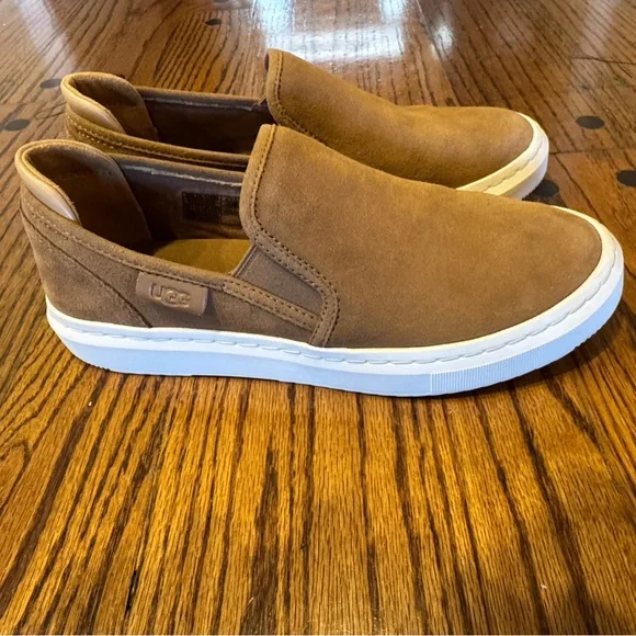 Ugg Slip On Suede Sneakers Women’s - size 8 - Picture 2 of 8